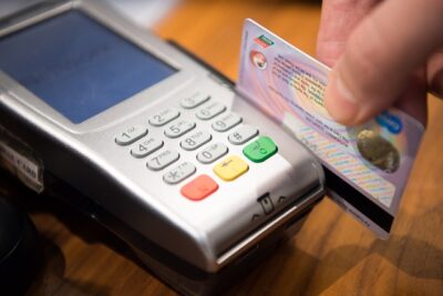 Cómo solicitar una tarjeta de crédito Johnson